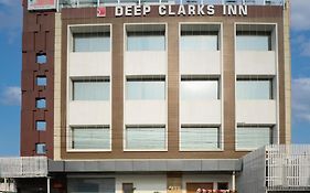 Hotel Deep Clarks Inn Lucknow